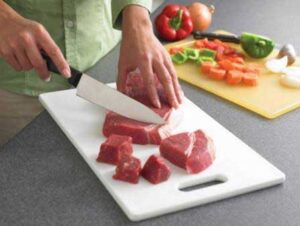 Top- Kitchen-Hygiene-Tips-clean-chopping-boards