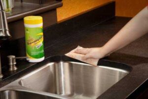 Top- Kitchen-Hygiene-Tips-kitchen-sink